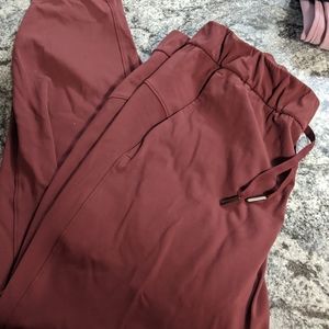 Lululemon On the Fly Jogger